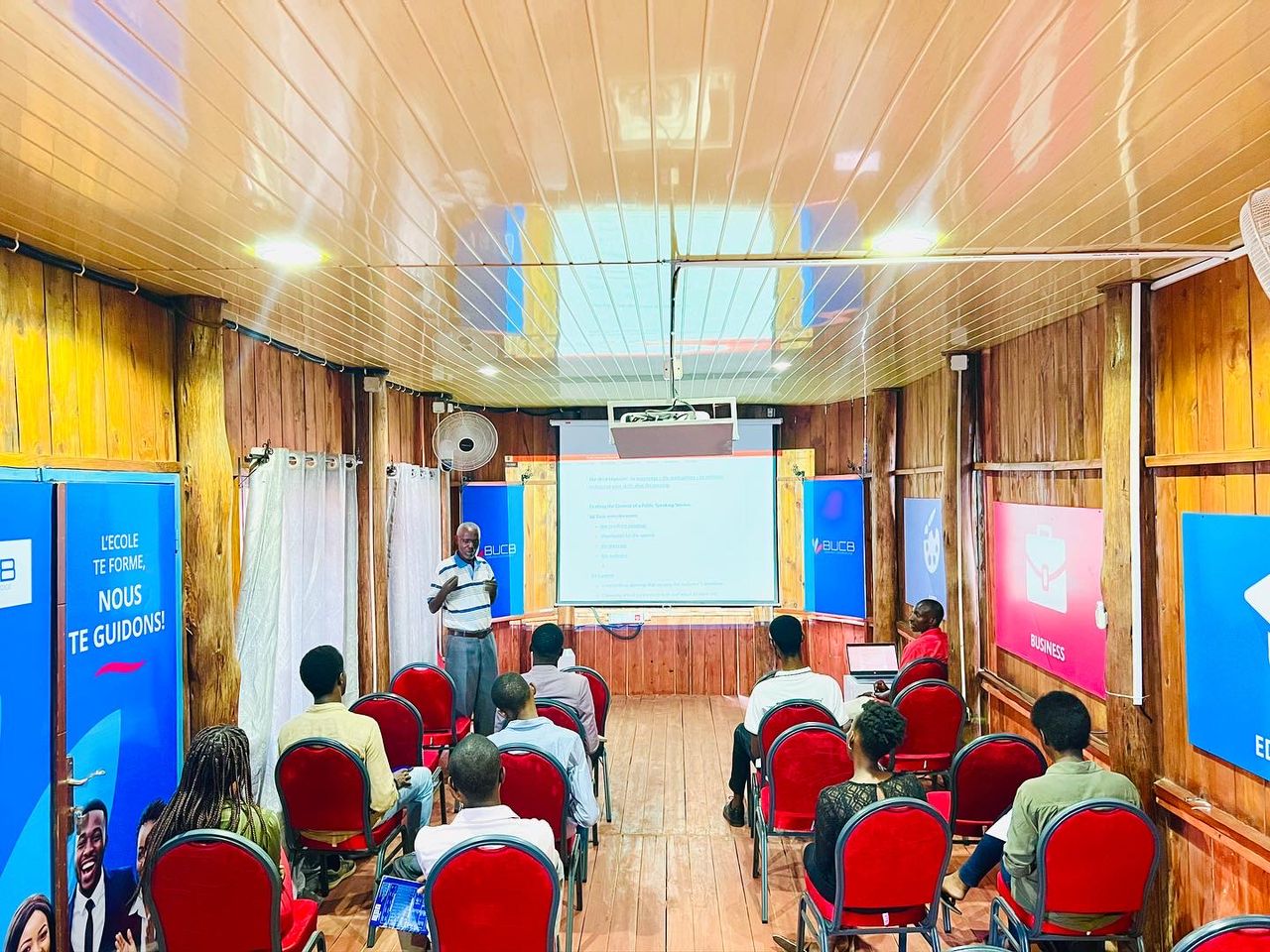 Exercice de prise de parole en public pendant la formation BUCB